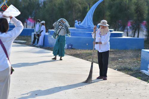 ภาพ No.117915:V.17 สำเร็จๆ การเตรียมงาน เก็บงาน การรับบุญของเจ้าหน้าที่หน่วยงานต่างๆ เพื่อโครงการธรรมยาตรา กตัญญูบูชามหาปูชนียาจารย์ พระมงคลเทพมุนี (สด จนฺทสโร) พระผู้ปราบมาร อนุสรณ์สถาน 7 แห่ง ปีที่ 12 ระหว่างวันที่ 2 - 31 มกราคม พ.ศ.2567