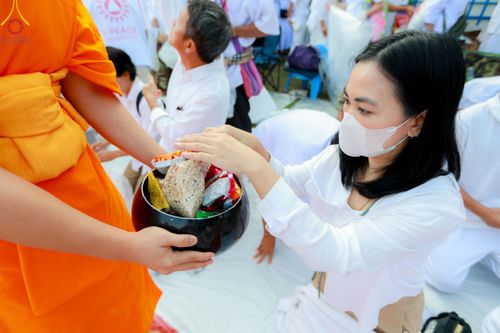 ภาพ No.116209:พิธีตักบาตรพระธรรมยาตรา ณ อนุสรณ์สถานลำดับที่ 4 สถานที่เกิดด้วยกายธรรม วัดโบสถ์(บน) จ.นนทบุรี วันที่ 21 มกราคม พ.ศ. 2567