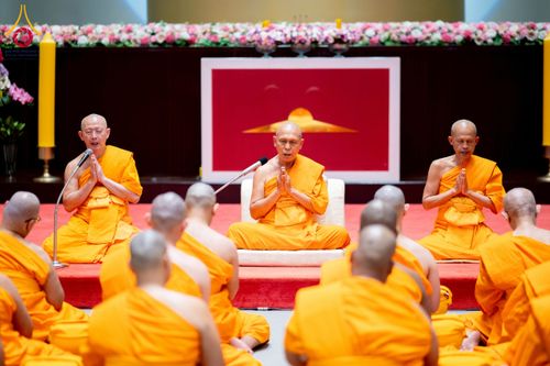 ภาพ No.244953:วันเสาร์ที่ 6 กันยายน พ.ศ. 2568 พิธีถวายบาตร บรรพชา อุปสมบทของนาคธรรมทายาท โครงการอุปสมบทหมู่บูชาธรรมครบรอบ 108 ปี  วันครูผู้ค้นพบวิชชาธรรมกาย ณ โบสถ์พระไตรปิฎก วัดพระธรรมกาย