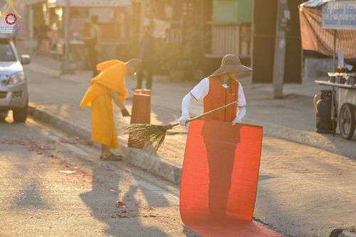 ภาพ No.191573:V.49 สารพัดV สารพัดดี ที่ธรรมยาตรา ในโครงการธรรมยาตรา กตัญญูบูชา มหาปูชนียาจารย์ พระมงคลเทพมุนี(สด จนฺทสโร) พระผู้ปราบมาร อนุสรณ์สถาน 7 แห่ง ปีที่ 13 ระหว่างวันที่ 2-31 มกราคม พ.ศ. 2568