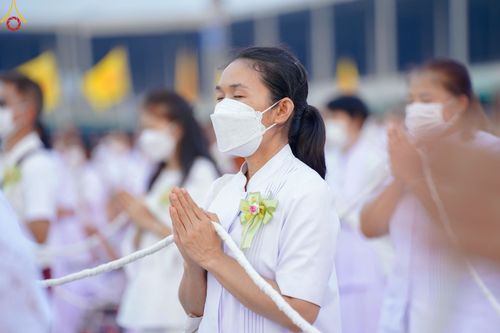 ภาพ No.79230:พิธีอัญเชิญองค์พระบรมพุทธเจ้า 24 องค์ เวียนประทักษิณรอบพระมหาธรรมกายเจดีย์ ณ วัดพระธรรมกาย  วันที่ 2 เมษายน พ.ศ. 2566
