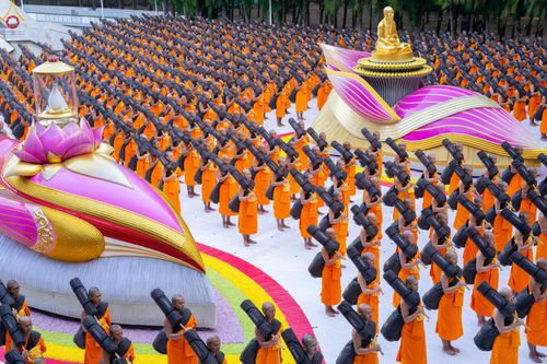 ภาพ No.288466:วันที่ 4 มกราคม พ.ศ. 2569 พระธรรมยาตราปฏิบัติธรรม และถ่ายภาพหมู่ประวัติศาสตร์ ในโครงการธรรมยาตรา กตัญญูบูชา มหาปูชนียาจารย์ พระมงคลเทพมุนี(สด จนฺทสโร) พระผู้ปราบมาร อนุสรณ์สถาน 7 แห่ง ปีที่ 14 ณ อนุสรณ์สถานมหาวิหารพระมงคลเทพมุนี (โลตัสแลนด์) อ.สองพี่น้อง
