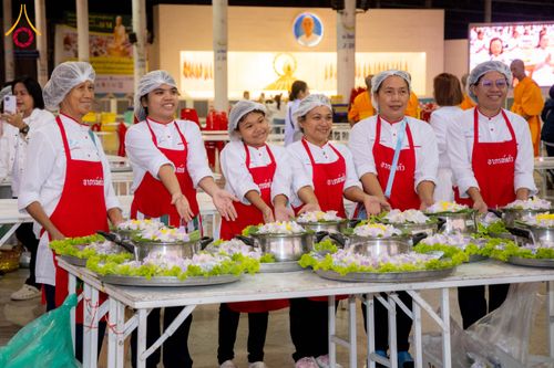 ภาพ No.287307:วันที่ 3 มกราคม พ.ศ.2569 พิธีถวายภัตตาหารเป็นสังฆทาน แด่พระธรรมยาตรา ณ วัดพระธรรมกาย  จังหวัดปทุมธานี ในโครงการธรรมยาตรา กตัญญูบูชา มหาปูชนียาจารย์ พระมงคลเทพมุนี(สด จนฺทสโร) พระผู้ปราบมาร อนุสรณ์สถาน 7 แห่ง ปีที่ 14