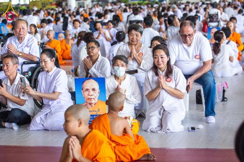 ภาพ No.134950:พิธีถวายบาตรแด่นาคธรรมทายาท ในโครงการบรรพชาสามเณรฟื้นฟูพระพุทธศาสนาทั่วไทย ณ สภาธรรมกายสากล วัดพระธรรมกาย จ.ปทุมธานี วันเสาร์ที่ 6 เมษายน พ.ศ. 2567