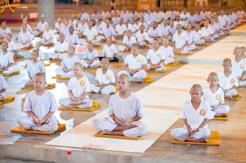 ภาพ No.214461:วันที่ 2 เมษายน พ.ศ.2568 นาคธรรมทายาท โครงการบรรพชาสามเณร ฟื้นฟูพระพุทธศาสนาทั่วไทย ปฎิบัติธรรม ณ วิหารคด 22 วัดพระธรรมกาย