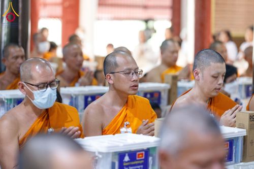 ภาพ No.202130:พิธีเจริญพระพุทธมนต์ ปฏิบัติธรรม มอบทุนการศึกษา ถวายสังฆทาน 108 วัด เพื่อถวายเป็นพุทธบูชา และขับเคลื่อนโครงการหมู่บ้านรักษาศีล 5 โดยคณะสงฆ์จังหวัดนครปฐม คณะศิษยานุศิษย์วัดพระธรรมกาย โครงการธรรมยาตรา ปีที่ 13 ณ วัดบางปลา อำเภอบางเลน จังหวัดนครปฐม