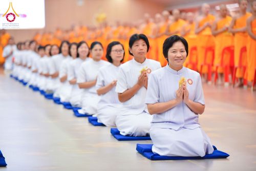 ภาพ No.161640:พิธีรับดวงแก้วนักเรียนบาลี ผู้สมัครสอบในนามวัดพระธรรมกาย วันพุธที่ 2 ตุลาคม พ.ศ. 2567 ณ เทวสภา อาคารร้อยปีคุณยายอาจารย์ฯ วัดพระธรรมกาย จ.ปทุมธานี