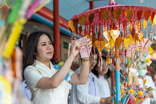 ภาพ No.189818:พิธีทอดผ้าป่าทำนุบำรุงศาสนสถาน ณ วัดอัมพวัน ต.สองพี่น้อง อ.สองพี่น้อง จ.สุพรรณบุรี ในโครงการธรรมยาตรา กตัญญูบูชา มหาปูชนียาจารย์ พระมงคลเทพมุนี(สด จนฺทสโร) พระผู้ปราบมาร อนุสรณ์สถาน 7 แห่ง ปีที่ 13 วันที่ 5 มกราคม พ.ศ. 2568