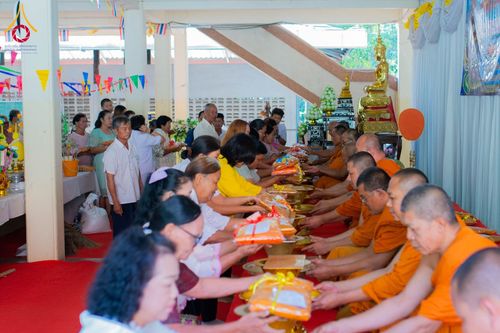 ภาพ No.178444:พิธีทอดกฐิน ณ วัดหนองระเวียง ต.หนองระเวียง อ.พิมาย จ.นครราชสีมา ในโครงการทอดกฐินสามัคคีทั่วไทย 30,000 วัด บูชาธรรม 80 ปี หลวงพ่อธัมมชโย โดยคณะศิษยานุศิษย์วัดพระธรรมกาย วันที่ 13 พฤศจิกายน พ.ศ. 2567