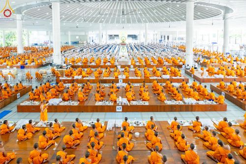 พิธีถวายภัตตาหารเมนูสวรรค์ เพื่อการบรรลุธรรม ณ หอฉันคุณยายอาจารย์ฯ วัดพระธรรมกาย วันที่ 23 พฤศจิกายน พ.ศ. 2567