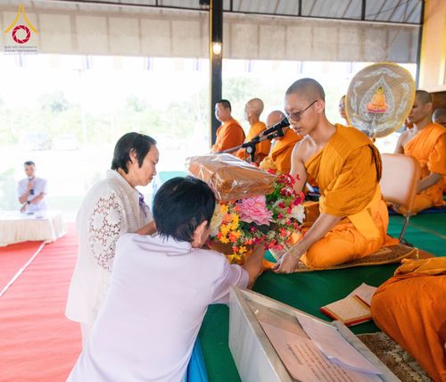 ภาพ No.176920:พิธีทอดกฐิน ณ วัดศรีวรรณวนาราม จ.ปทุมธานี ในโครงการทอดกฐินสามัคคีทั่วไทย 30,000 วัด บูชาธรรม 80 ปี หลวงพ่อธัมมชโย โดยคณะศิษยานุศิษย์วัดพระธรรมกาย วันที่ 2 พฤศจิกายน พ.ศ. 2567