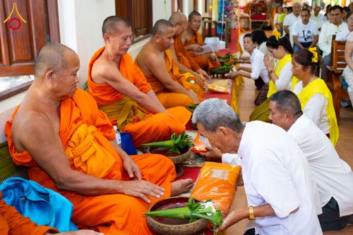 ภาพ No.170970:พิธีทอดกฐิน ณ วัดป่าลาน จ.ลำพูน ในโครงการกฐินสามัคคีทั่วไทย 30,000 วัด บูชาธรรม 80 ปี หลวงพ่อธัมมชโย โดยคณะศิษยานุศิษย์วัดพระธรรมกาย วันที่ 20 ตุลาคม พ.ศ. 2567