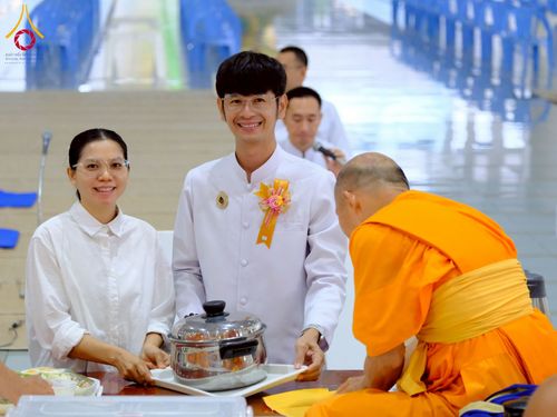 ภาพ No.262653:วันที่ 18,25 ตุลาคม พ.ศ. 2568 พิธีถวายภัตตาหารเมนูสวรรค์ เพื่อการบรรลุธรรม ณ หอฉันคุณยายอาจารย์ฯ วัดพระธรรมกาย