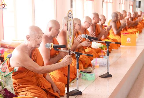 ภาพ No.250393:วันพุธที่ 8 ตุลาคม พ.ศ. 2568 พิธีทอดกฐินสามัคคีทั่วไทย 30,000 วัด โดยคณะศิษยานุศิษย์ บูชาธรรม 81 ปี หลวงพ่อธัมมชโย ณ วัดรางกำหยาด อ.บางเลน จ.นครปฐม