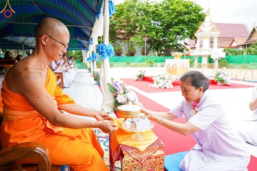 ภาพ No.140420:พิธีตอกเสาเข็มเป็นปฐมฤกษ์ เพื่อสร้างกุฎิและหอสวดมนต์ และพิธีทอดผ้าป่าบำรุงวัด ณ วัดกลางธนรินทร์ ต.บ้านแป้ง อ.พรหมบุรี จ.สิงห์บุรี วันอาทิตย์ที่ 9 มิถุนายน พ.ศ.2567