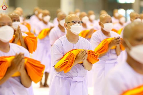 ภาพ No.101635:พิธีขอบรรพชา, พิธีขอสรณคมน์และศีล, พิธีถวายบาตร ในโครงการอุปสมบทหมู่ รุ่นบูชาธรรมมหาปูชนียาจารย์ ณ วัดพระธรรมกาย วันที่ 9 ธันวาคม พ.ศ. 2566