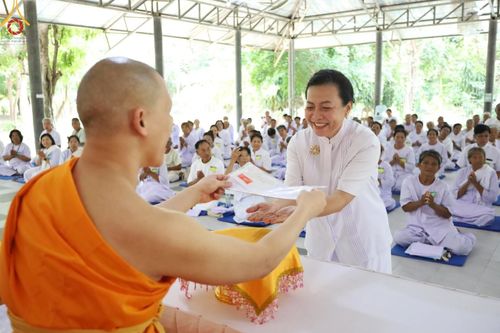 ภาพ No.152384:พิธีมอบสไบแก้ว โครงการอบรมอุบาสิกาแก้วจังหวัดบุรีรัมย์รุ่นที่ 1 วันที่ 6-8 กันยายน พ.ศ. 2567