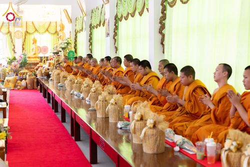 ภาพ No.174397:พิธีทอดกฐิน วัดสาลวัน จ.นครปฐม ในโครงการกฐินสามัคคีทั่วไทย 30,000 วัด บูชาธรรม 80 ปี หลวงพ่อธัมมชโย โดยคณะศิษยานุศิษย์วัดพระธรรมกาย วันที่ 10 พฤศจิกายน พ.ศ. 2567