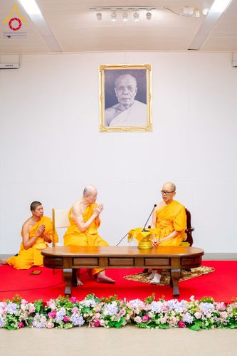 ภาพ No.222413:วันที่ 21 เมษายน พ.ศ. 2568 หลวงพ่อทัตตชีโวต้อนรับคณะสงฆ์ สปป.ลาว ณ อาคาร 100 ปี คุณยายมหารัตนอุบาสิกาจันทร์ ขนนกยูง วัดพระธรรมกาย