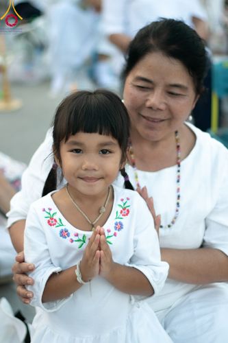 ภาพ No.112143:พิธีจุดประทีปถวายเป็นพุทธบูชา และบูชาธรรมมหาปูชนียาจารย์ พระมงคลเทพมุนี(สด จนฺทสโร) ในโครงการธรรมยาตรา กตัญญูบูชา มหาปูชนียาจารย์ พระมงคลเทพมุนี(สด จนฺทสโร) พระผู้ปราบมาร อนุสรณ์สถาน 7 แห่ง ปีที่ 12 วันที่ 14 มกราคม พ.ศ. 2567 ณ วัดสองพี่น้อง อ.สองพี่น้อง