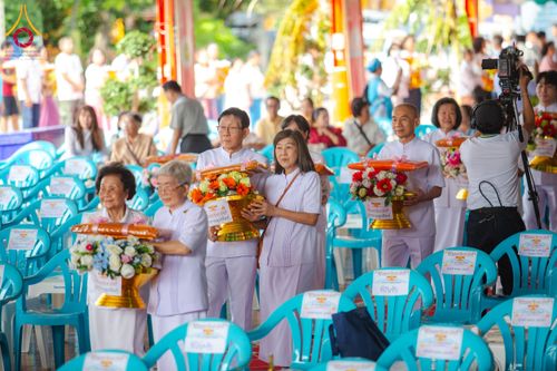 ภาพ No.170706:พิธีทอดกฐิน ณ วัดมงคลพุการาม ปทุมธานี ในโครงการกฐินสามัคคีทั่วไทย 30,000 วัด บูชาธรรม 80 ปี หลวงพ่อธัมมชโย โดยคณะศิษยานุศิษย์วัดพระธรรมกาย วันที่ 27 ตุลาคม พ.ศ. 2567