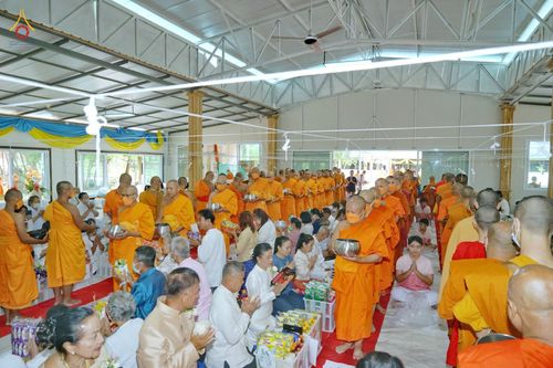 พิธีตักบาตรพระ ๒๑๖ รูป และ พิธีถวายมหาสังฆทาน ๕๒ วัด ฉลองครบรอบ ๑๖ ปี ธุดงคสถานพรรัตนแพร่ วันอังคารที่ ๙ พฤษภาคม พ.ศ.๒๕๖๖ ณ ธุดงคสถานพรรัตนะ อำเภอวังชิ้น จังหวัดแพร่