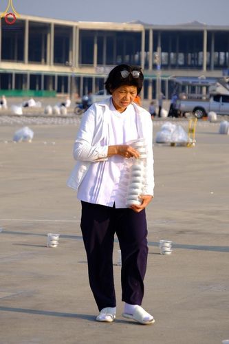 ภาพ No.59612:V.39 ทุ่มสุดใจ ธรรมชัย 80 ปี การเตรียมงาน การปฏิบัติงาน ของเจ้าหน้าที่หน่วยงานต่างๆ เพื่อพิธีฉลองอายุวัฒนมงคล 80 ปี หลวงพ่อธัมมชโย และรับถวายมหาสังฆทาน 10,000 กว่าวัดทั่วประเทศ ในวันคุ้มครองโลก จันทร์ที่ 22 เมษายน พ.ศ. 2567