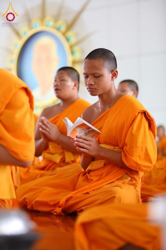 ภาพ No.210586:วันเสาร์ที่ 8 มีนาคม พ.ศ. 2568 พิธีสวดพระพุทธมนต์ และถวายภัตตาหารเมนูสวรรค์แด่พระภิกษุ สามเณร ณ หอฉันคุณยายอาจารย์ฯ วัดพระธรรมกาย