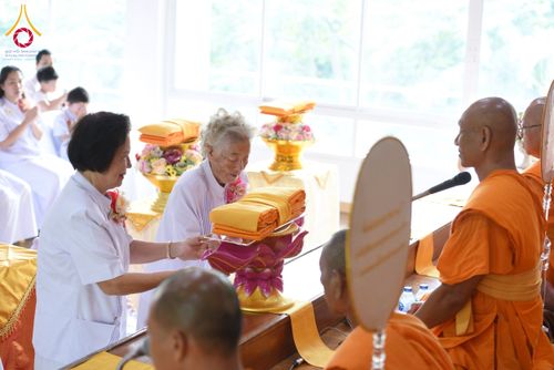 ภาพ No.172753:พิธีทอดกฐิน ศูนย์ปฏิบัติธรรมบ้านแก้วเรือนธรรม อ.เฉลิมพระเกียรติ จ.สระบุรี ในโครงการกฐินสามัคคีทั่วไทย 30,000 วัด บูชาธรรม 80 ปี หลวงพ่อธัมมชโย โดยคณะศิษยานุศิษย์วัดพระธรรมกาย วันที่ 26 ตุลาคม พ.ศ. 2567