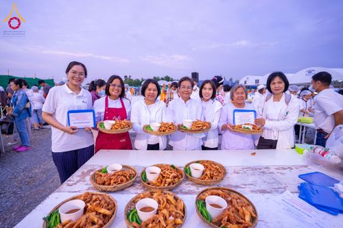 ภาพ No.118693:พิธีถวายภัตตาหารเป็นสังฆทาน แด่คณะพระธรรมยาตรา วันที่ 25 มกราคม พ.ศ. 2567 ณ อนุสรณ์สถานบางนางแท่น จ.นครปฐม