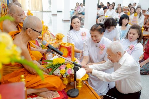 ภาพ No.257967:วันที่ 18 ตุลาคม พ.ศ. 2568 พิธีทอดกฐินสามัคคีทั่วไทย 30,000 วัด โดยคณะศิษยานุศิษย์ บูชาธรรม 81 ปี หลวงพ่อธัมมชโย ณ วัดไชยภูมิธาราม(ท่าอิฐ) อำเภอเมือง จังหวัดฉะเชิงเทรา