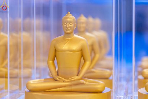 ภาพ No.159449:สัมมนาพิเศษและพิธีมอบองค์พระธรรมกาย 2,000 องค์ ณ ห้องแก้วสารพัดนึก 1 วัดพระธรรมกาย วันอาทิตย์ต้นเดือนที่ 6 ตุลาคม พ.ศ. 2567