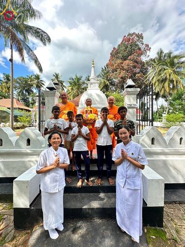 ภาพ No.97761:พระครูสมุห์สนิทวงศ์ วุฑฺฒิวํโส, ดร.  ผู้แทนวัดพระธรรมกาย ร่วมบุญถวายกฐิน ณ วัดกัลละปิติยะ มาตาเล ศรีลังกา Kathina Kalapitiya Matale SriLanka วันที่ 17 พฤศจิกายน พ.ศ. 2566