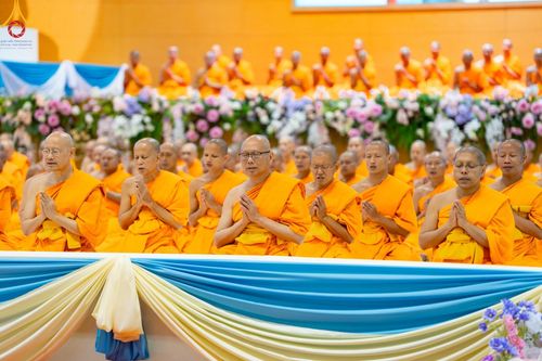 ภาพ No.59200:พิธีเจริญพระพุทธมนต์ ถวายภัตตาหารเป็นสังฆทาน เนื่องในวาระอายุวัฒนมงคล 80 ปี หลวงพ่อธัมมชโย ณ สภาธรรมกายสากล วัดพระธรรมกาย วันพุธที่ 24 เมษายน พ.ศ.2567