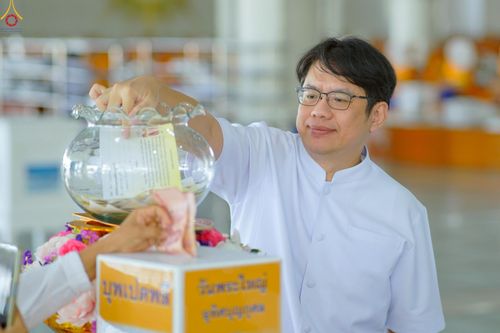 ภาพ No.240050:วันเสาร์ที่ 23 สิงหาคม พ.ศ. 2568 (วันพระ แรม 14 ค่ำ เดือน 9) พิธีบุพเปตพลี ครั้งที่ 169 ร่วมอุทิศบุญแด่หมู่ญาติที่ล่วงลับไปแล้ว และสืบทอดอายุพระพุทธศาสนา ณ หอฉันคุณยายอาจารย์ฯ วัดพระธรรมกาย