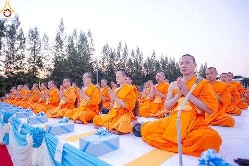 ภาพ No.192930:พิธีตักบาตรพระธรรมยาตรา ณ อนุสรณ์สถานคลองบางนางแท่น อ.สามพราน จ.นครปฐม ในโครงการธรรมยาตรา กตัญญูบูชา มหาปูชนียาจารย์ พระมงคลเทพมุนี(สด จนฺทสโร) พระผู้ปราบมาร อนุสรณ์สถาน 7 แห่ง ปีที่ 13 วันที่ 11 มกราคม พ.ศ.2568