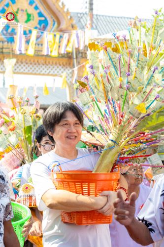 ภาพ No.171679:พิธีทอดกฐิน ณ วัดมหาโพธิ์ จ.ลพบุรี ในโครงการกฐินสามัคคีทั่วไทย 30,000 วัด บูชาธรรม 80 ปี หลวงพ่อธัมมชโย โดยคณะศิษยานุศิษย์วัดพระธรรมกาย วันที่ 27 ตุลาคม พ.ศ. 2567