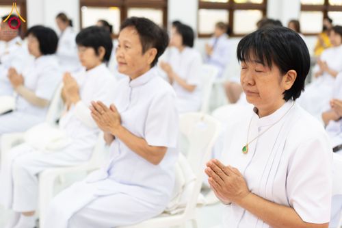 ภาพ No.194732:พิธีเจริญพระพุทธมนต์ และทำบุญตักบาตร ถวายพระราชกุศล แด่พระบาทสมเด็จพระเจ้าอยู่หัว เนื่องในโอกาสพระราชพิธีสมมงคล พระชนมายุเท่าพระบาทสมเด็จพระพุทธยอดฟ้าจุฬาโลกมหาราช สมเด็จพระปฐมบรมกษัตริยาธิราชแห่งพระราชวงศ์จักรี พุทธศักราช 2568 วันที่ 14 มกราคม พ.ศ. 2568