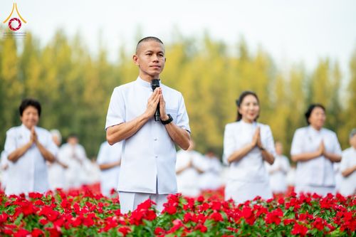 ภาพ No.185438:กิจกรรมเก็บดอกแพงรวย วันอาทิตย์ที่ 22 ธันวาคม พ.ศ. 2567 ณ ทุ่งสวรรค์ ตะวันฉาย วัดพระธรรมกาย