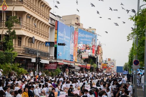 พิธีทำบุญเมืองนครราชสีมา ฉลอง 556 ปี ตักบาตรพระ 10,000 รูป ในวันเสาร์ที่ 2 มีนาคม พ.ศ.2567 ณ อนุสาวรีย์ท้าวสุรนารี จ.นครราชสีมา จัดโดย คณะสงฆ์จังหวัดนครราชสีมา ร่วมกับสำนักงานจังหวัดนครราชสีมา