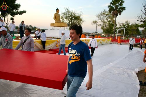 ภาพ No.185547:V.47 เบื้องหลังของเบื้องหน้า งานตักบาตรพระ 10,000 รูป ณ จ.กาญจนบุรี วันที่ 20-21 ธันวาคม พ.ศ. 2567