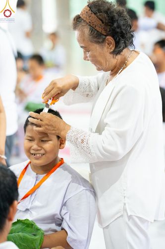 ภาพ No.132833:พิธีตัดปอยผม โครงการสามเณรฟื้นฟูพระพุทธศาสนาทั่วไทย ณ มหารัตนวิหารคด26 วัดพระธรรมกาย วันอาทิตย์ที่ 31 มีนาคม พ.ศ. 2567