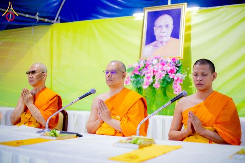 ภาพ No.192512:พิธีถวายภัตตาหารเป็นสังฆทาน แด่พระธรรมยาตรา ณ อนุสรณ์สถานคลองบางนางแท่น อ.สามพราน จ.นครปฐม ในโครงการธรรมยาตรา กตัญญูบูชา มหาปูชนียาจารย์ พระมงคลเทพมุนี(สด จนฺทสโร) พระผู้ปราบมาร อนุสรณ์สถาน 7 แห่ง ปีที่ 13 วันที่ 10 มกราคม พ.ศ. 2568