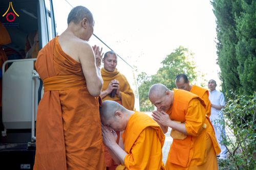 ภาพ No.265813:วันที่ 2 พฤศจิกายน พ.ศ. 2568 วัดพระธรรมกายเมลเบิร์น ได้มีโอกาสถวายการต้อนรับ พระเดชพระคุณ พระเทพปริยัติโสภณ เจ้าคณะจังหวัดกาญจนบุรี และเจ้าอาวาสวัดไชยชุมพลชนะสงคราม