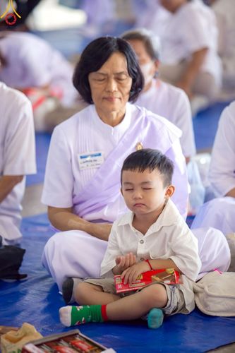 ภาพ No.221948:วันที่ 4 พฤษภาคม พ.ศ. 2568 พิธีตักบาตร เนื่องในวันอาทิตย์ต้นเดือน ณ บ้านแก้วเรือนทองคุณยายฯ วัดพระธรรมกาย