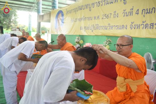 ภาพ No.180186:พิธีตัดปอยผมธรรมทายาท ณ ศูนย์ปฏิบัติธรรมวิหารแดง จ.สระบุรี โครงการบรรพชาอุปสมบท บูชาธรรมมหาปูชนียาจารย์ วันที่ 5 ธันวาคม พ.ศ. 2567