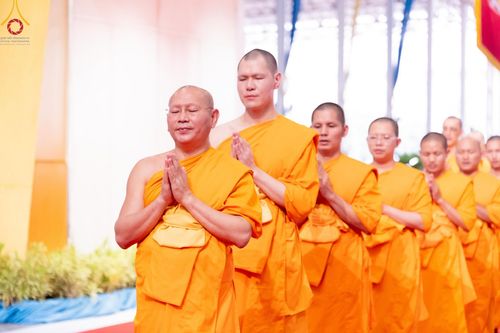 ภาพ No.153168:พิธีมุทิตาสักการะ พระภิกษุ-สามเณร ผู้สอบไล่ได้เปรียญธรรม ประโยค 1-2 ถึงประโยค ป.ธ.9 และบาลีศึกษา ประโยค1-2 ถึง บ.ศ.9 , พิธีมอบดวงแก้วสามเณรผู้ทรงบาลีไวยากรณ์ วัดพระธรรมกาย และ ศูนย์ส่งเสริมศีลธรรมในประเทศและต่างประเทศ วันอาทิตย์ที่ 8 กันยายน พ.ศ.2567