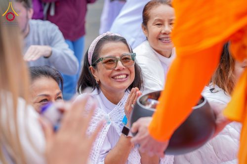 ภาพ No.175299:พิธีทอดกฐิน วัดพระธรรมกายแมนเชสเตอร์ เอดจลีย์ สต็อคพอร์ต ประเทศอังกฤษ ในโครงการกฐินสามัคคีทั่วไทย 30,000 วัด บูชาธรรม 80 ปี หลวงพ่อธัมมชโย โดยคณะศิษยานุศิษย์วัดพระธรรมกาย วันที่ 10 พฤศจิกายน พ.ศ. 2567