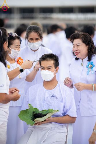 ภาพ No.99906:พิธีปลงผมธรรมทายาท โครงการอุปสมบทบูชาธรรมมหาปูชนียาจารย์ พ.ศ. 2566 ณ ลานธรรม มหาวิหารคด 8-9 ศูนย์อบรมวัดพระธรรมกาย วันอาทิตย์ที่ 3 ธันวาคม พ.ศ. 2566