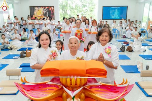 ภาพ No.169609:พิธีทอดกฐินเพื่อสร้าง หอฉันคุณยายอาจารย์ มหารัตนอุบาสิกาจันทร์ ขนนกยูง  ณ ศูนย์ปฏิบัติธรรมชลบุรี วันที่ 25 ตุลาคม พ.ศ. 2567